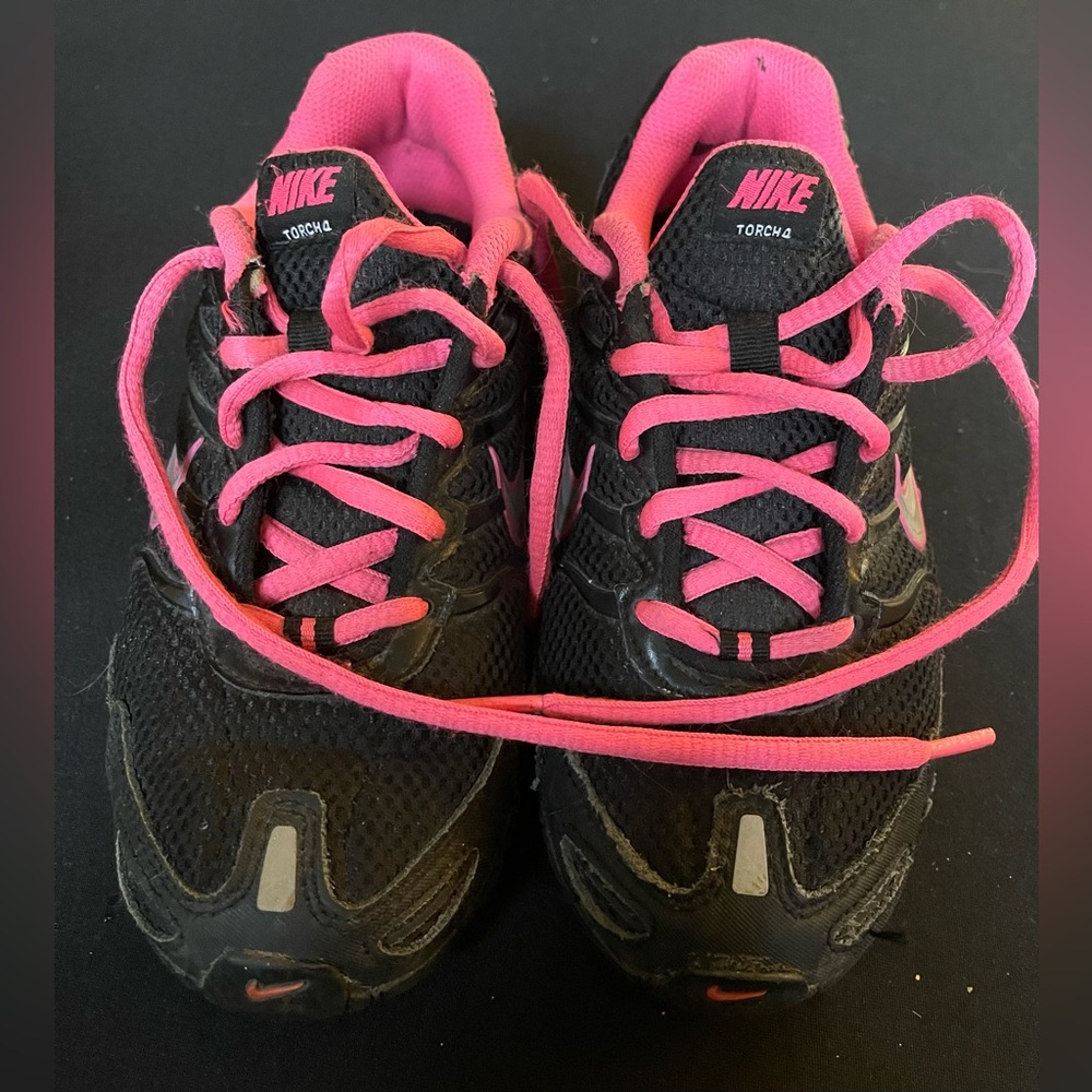 Nike Shoes Torch 4 Size 1 Youth Black Hot Pink 355141-006